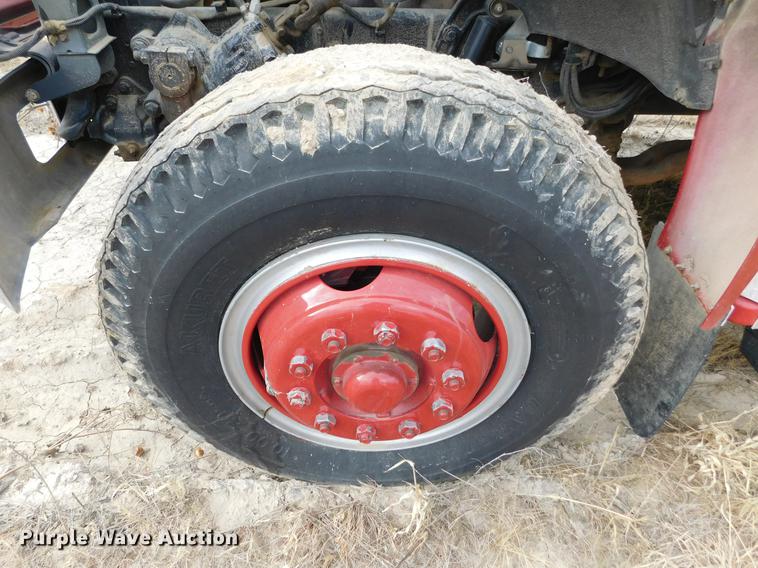 image for item DC8465 1991 Ford F800 fire truck