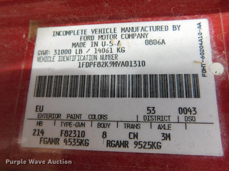 image for item DC8465 1991 Ford F800 fire truck