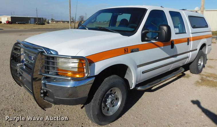 image for item DC8471 1999 Ford F250 Super Duty XLT Crew Cab pickup truck