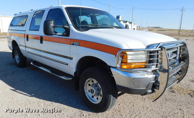 image for item DC8471 1999 Ford F250 Super Duty XLT Crew Cab pickup truck