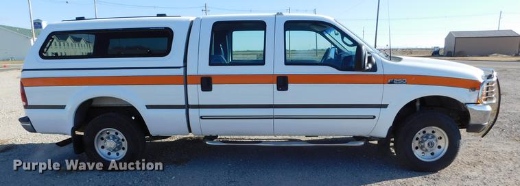 image for item DC8471 1999 Ford F250 Super Duty XLT Crew Cab pickup truck