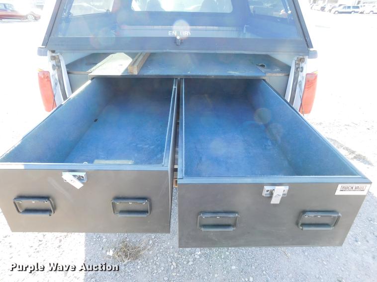 image for item DC8471 1999 Ford F250 Super Duty XLT Crew Cab pickup truck