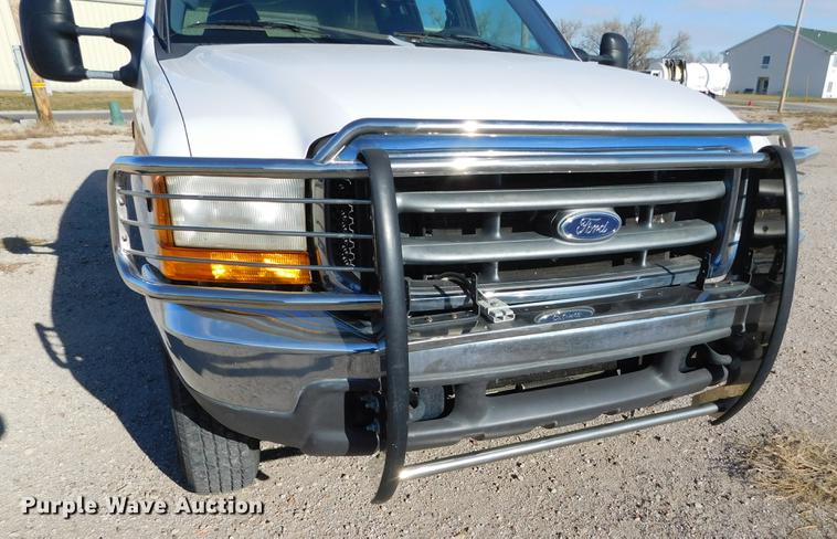 image for item DC8471 1999 Ford F250 Super Duty XLT Crew Cab pickup truck