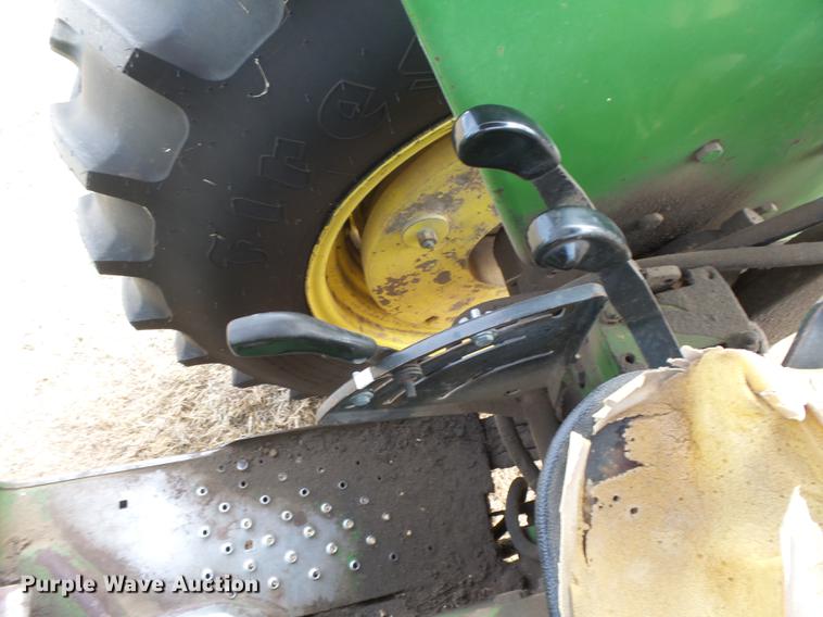 image for item DC8495 1979 John Deere 2440 tractor