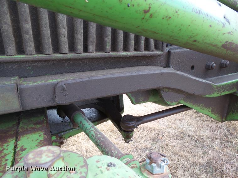 image for item DC8495 1979 John Deere 2440 tractor