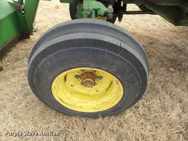 image for item DC8495 1979 John Deere 2440 tractor