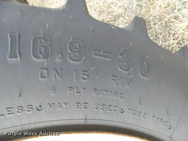 image for item DC8495 1979 John Deere 2440 tractor