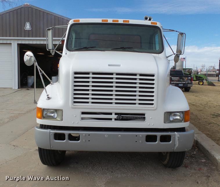 image for item DC8496 1996 International 8100 tank truck