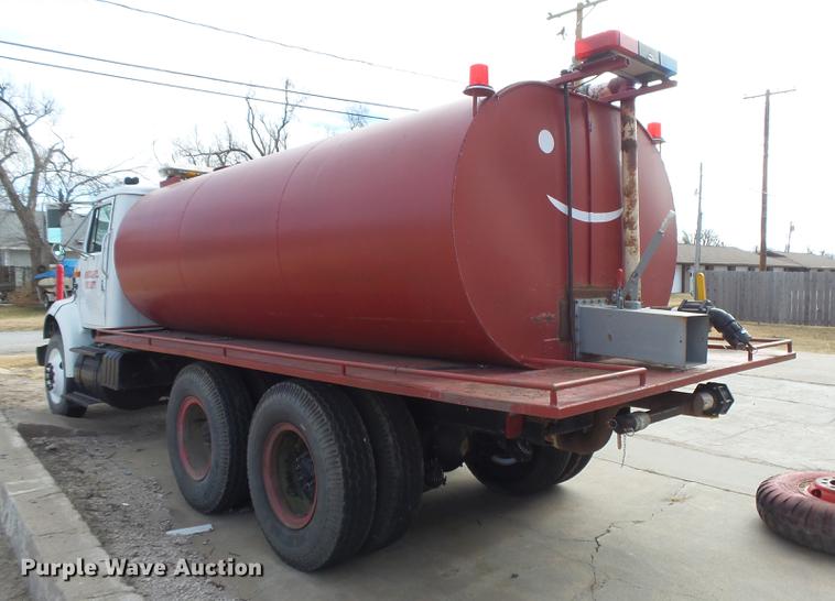 image for item DC8496 1996 International 8100 tank truck