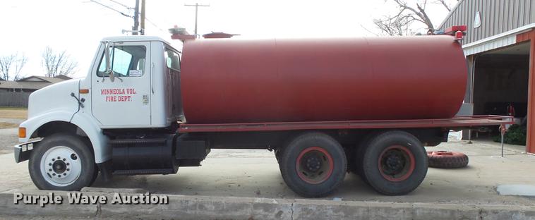 image for item DC8496 1996 International 8100 tank truck