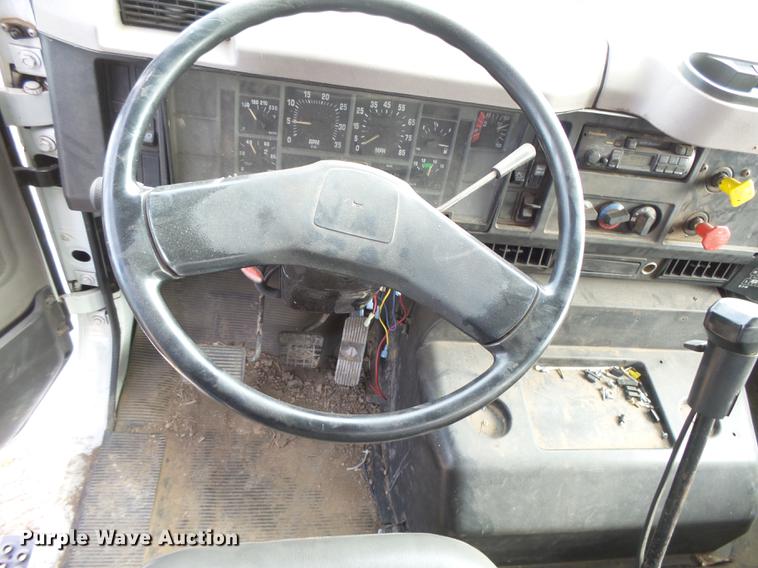 image for item DC8496 1996 International 8100 tank truck