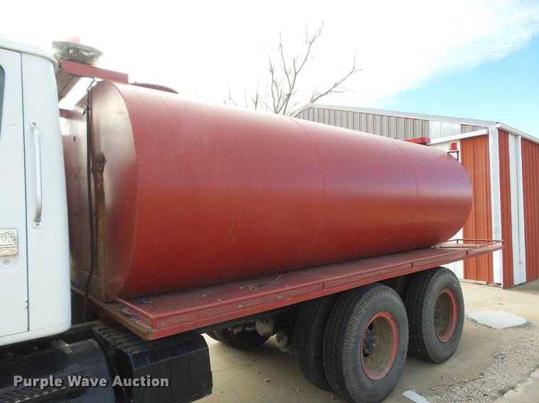 image for item DC8496 1996 International 8100 tank truck