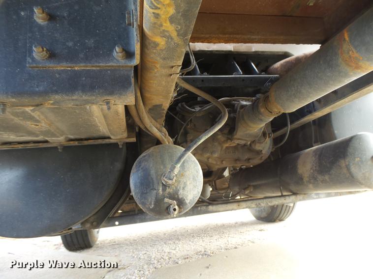 image for item DC8496 1996 International 8100 tank truck