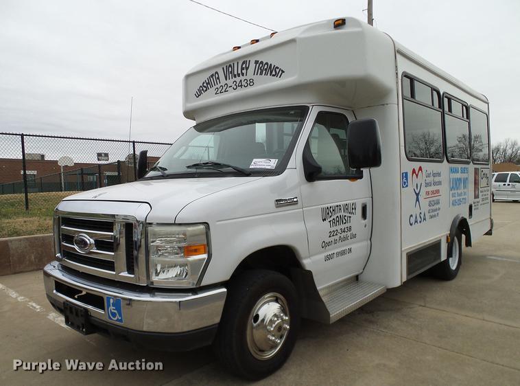 image for item DD1441 2009 Ford E350 Super Duty shuttle bus