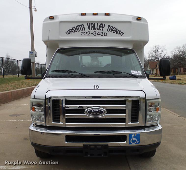 image for item DD1441 2009 Ford E350 Super Duty shuttle bus