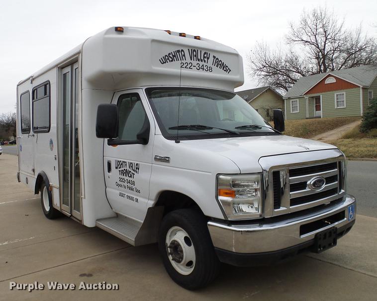 image for item DD1441 2009 Ford E350 Super Duty shuttle bus