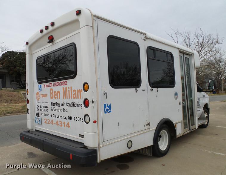 image for item DD1441 2009 Ford E350 Super Duty shuttle bus