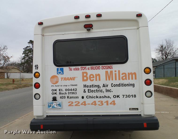 image for item DD1441 2009 Ford E350 Super Duty shuttle bus