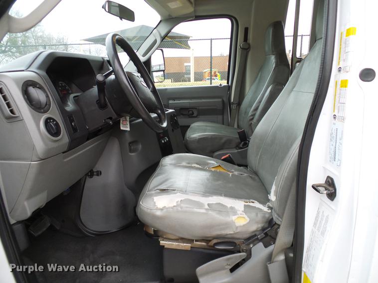 image for item DD1441 2009 Ford E350 Super Duty shuttle bus