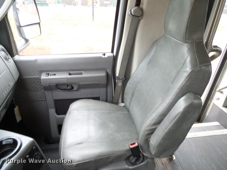 image for item DD1441 2009 Ford E350 Super Duty shuttle bus