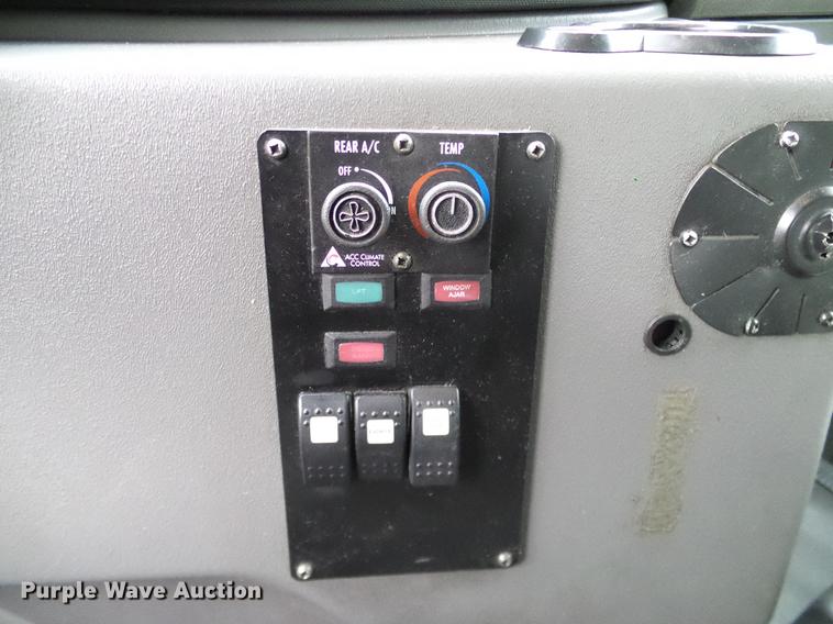 image for item DD1441 2009 Ford E350 Super Duty shuttle bus