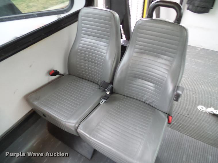 image for item DD1441 2009 Ford E350 Super Duty shuttle bus