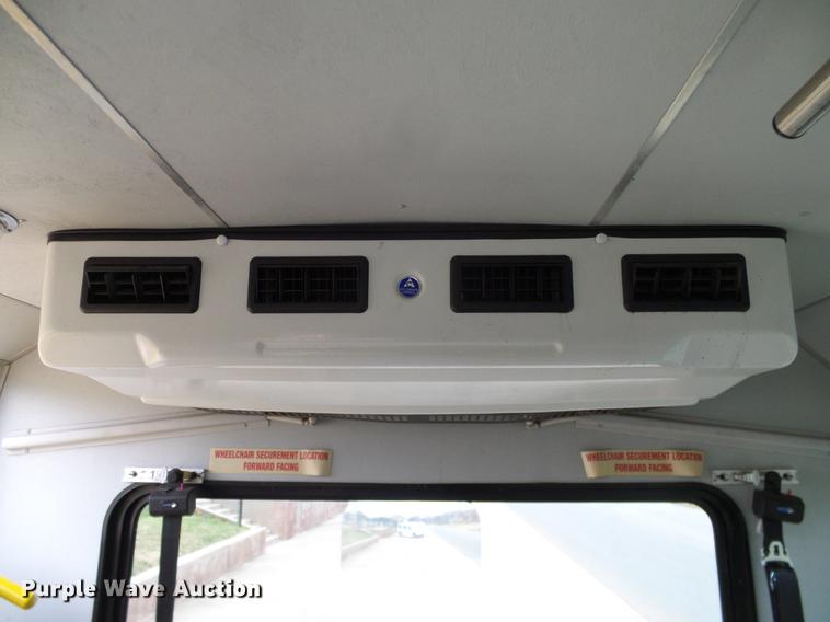 image for item DD1441 2009 Ford E350 Super Duty shuttle bus