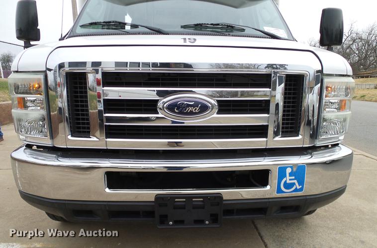 image for item DD1441 2009 Ford E350 Super Duty shuttle bus