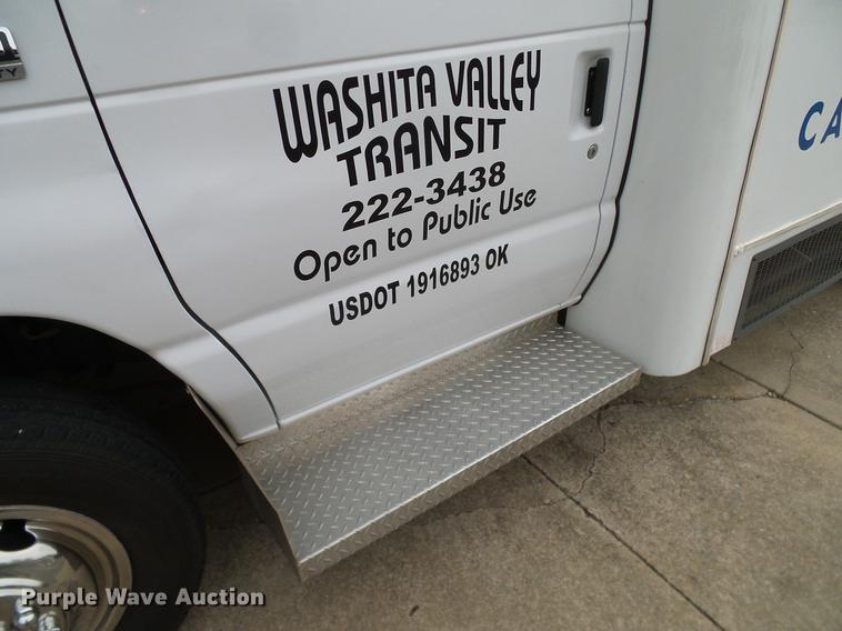 image for item DD1441 2009 Ford E350 Super Duty shuttle bus