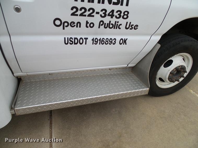 image for item DD1441 2009 Ford E350 Super Duty shuttle bus