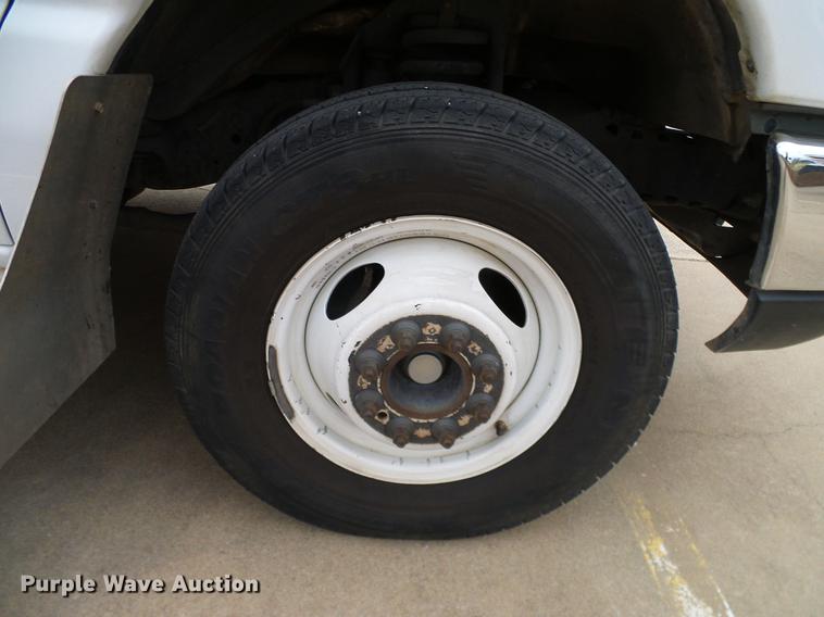 image for item DD1441 2009 Ford E350 Super Duty shuttle bus