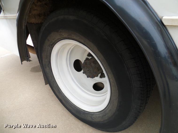 image for item DD1441 2009 Ford E350 Super Duty shuttle bus