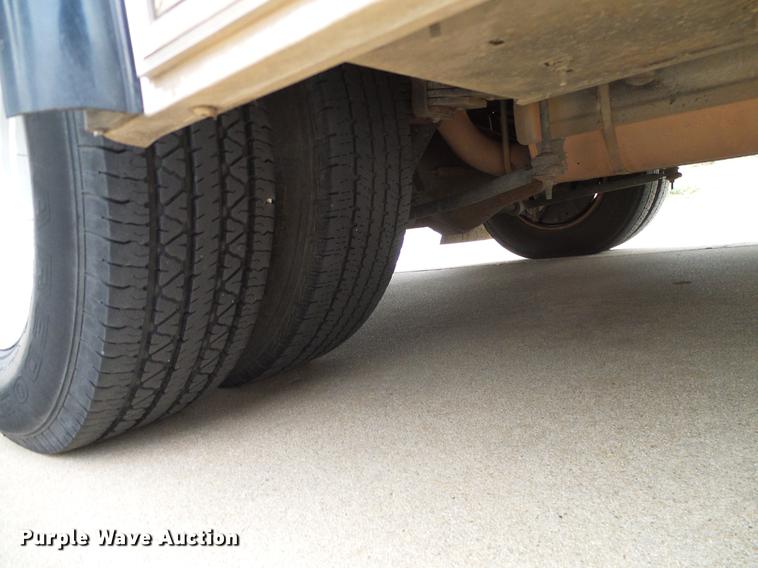 image for item DD1441 2009 Ford E350 Super Duty shuttle bus