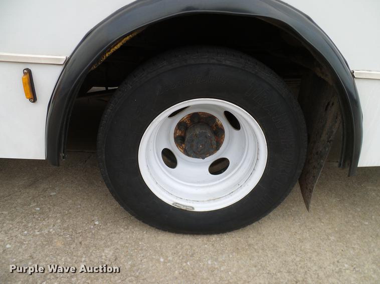 image for item DD1441 2009 Ford E350 Super Duty shuttle bus