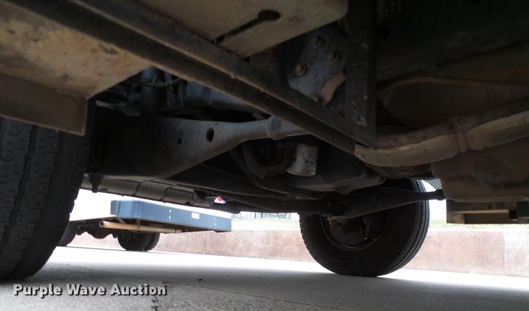 image for item DD1441 2009 Ford E350 Super Duty shuttle bus