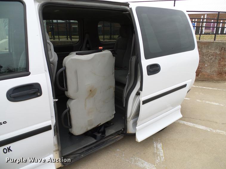 image for item DD1442 2008 Chevrolet Uplander Cargo van