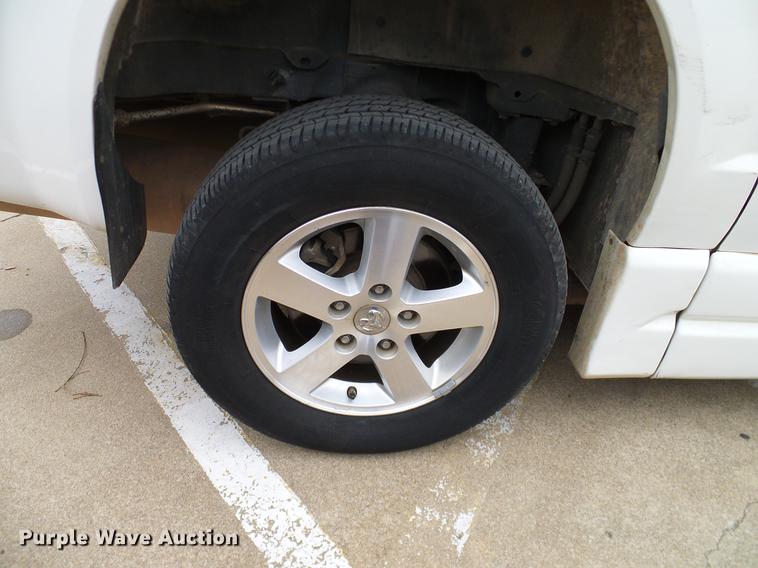 image for item DD1443 2010 Dodge Grand Caravan van