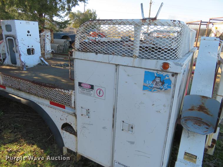 Boom truck bed in Winfield, KS Item DF9865 sold Purple Wave