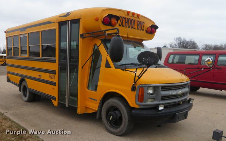 image for item DI9928 2002 Chevrolet Express G3500 school bus