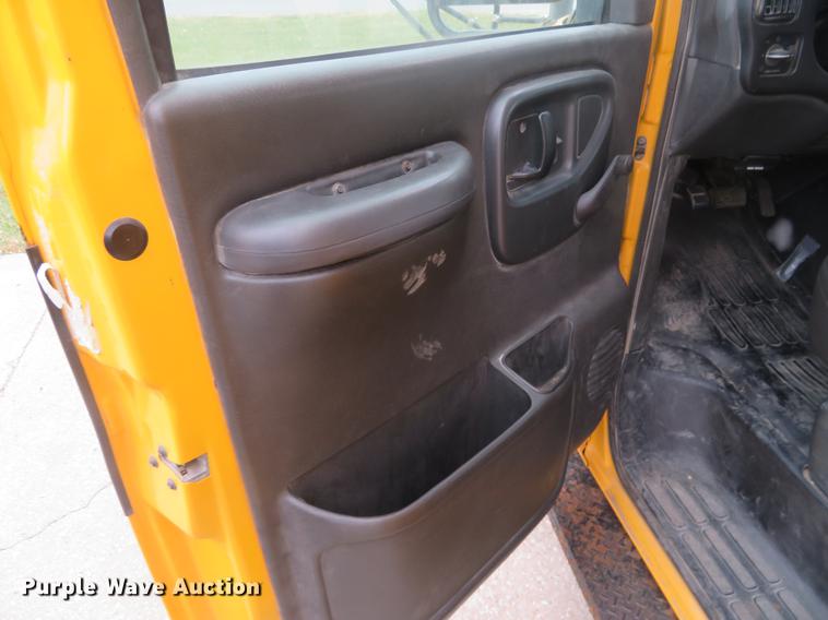 image for item DI9928 2002 Chevrolet Express G3500 school bus
