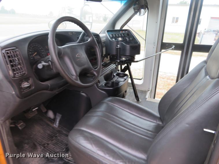 image for item DI9928 2002 Chevrolet Express G3500 school bus