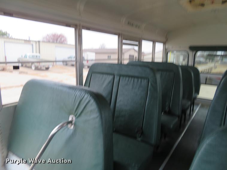 image for item DI9928 2002 Chevrolet Express G3500 school bus