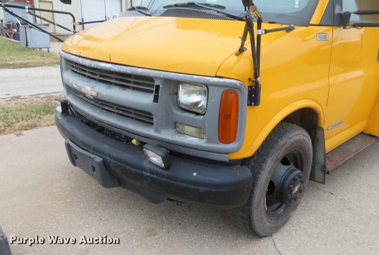 image for item DI9928 2002 Chevrolet Express G3500 school bus