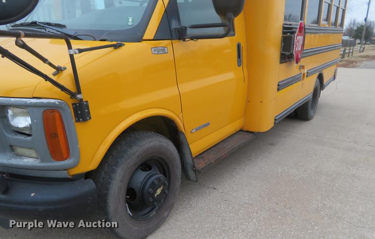 image for item DI9928 2002 Chevrolet Express G3500 school bus