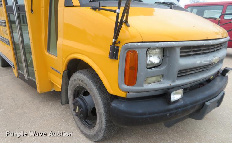 image for item DI9928 2002 Chevrolet Express G3500 school bus