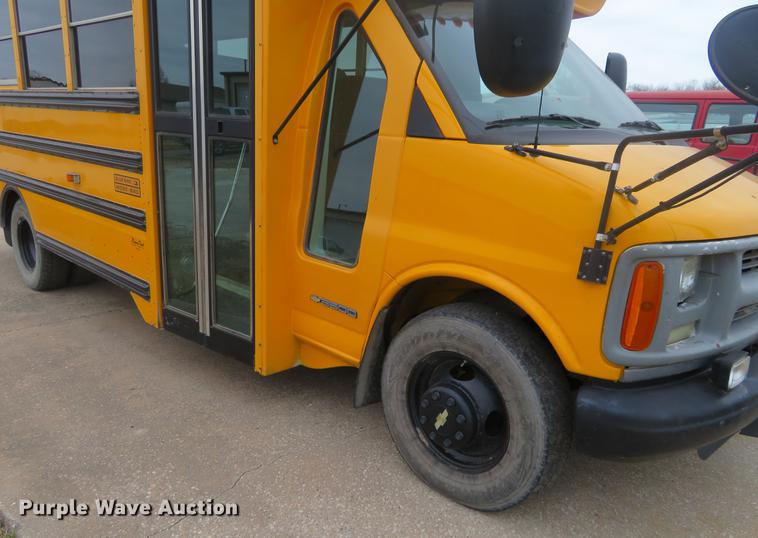 image for item DI9928 2002 Chevrolet Express G3500 school bus