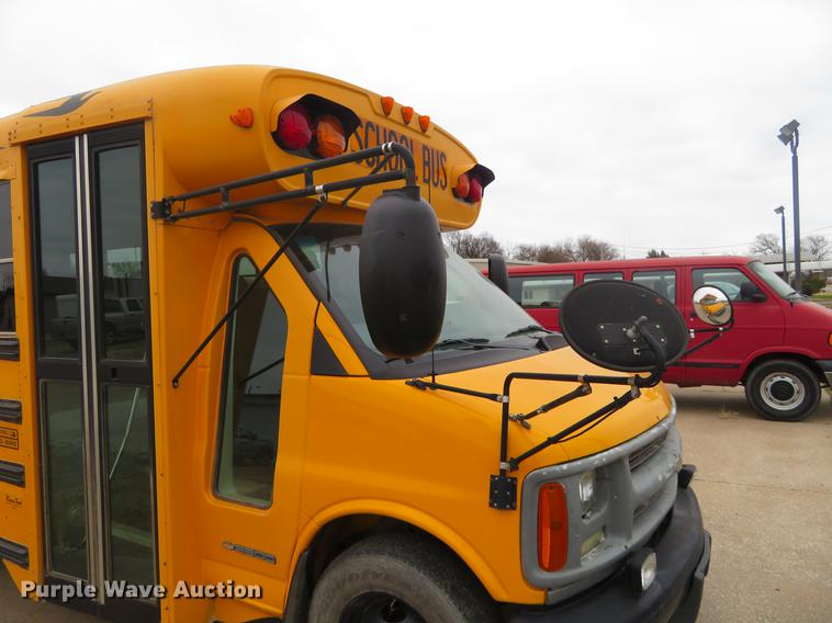 image for item DI9928 2002 Chevrolet Express G3500 school bus