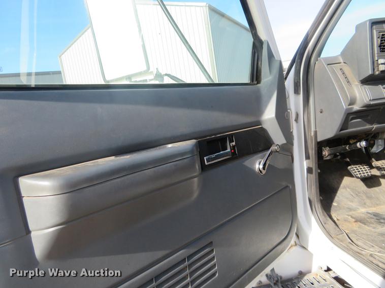 image for item DI9936 2002 Chevrolet C6500 tank truck