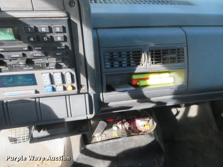 image for item DI9936 2002 Chevrolet C6500 tank truck