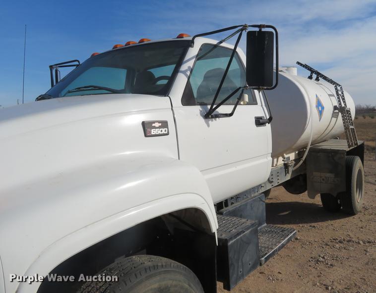 image for item DI9936 2002 Chevrolet C6500 tank truck
